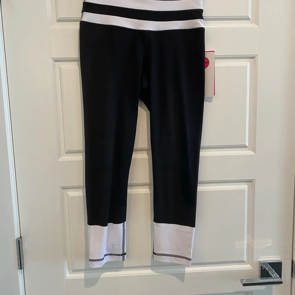 NWT -Yogalicious Women’s Leggings in Black and White- XS - Picture 1 of 5